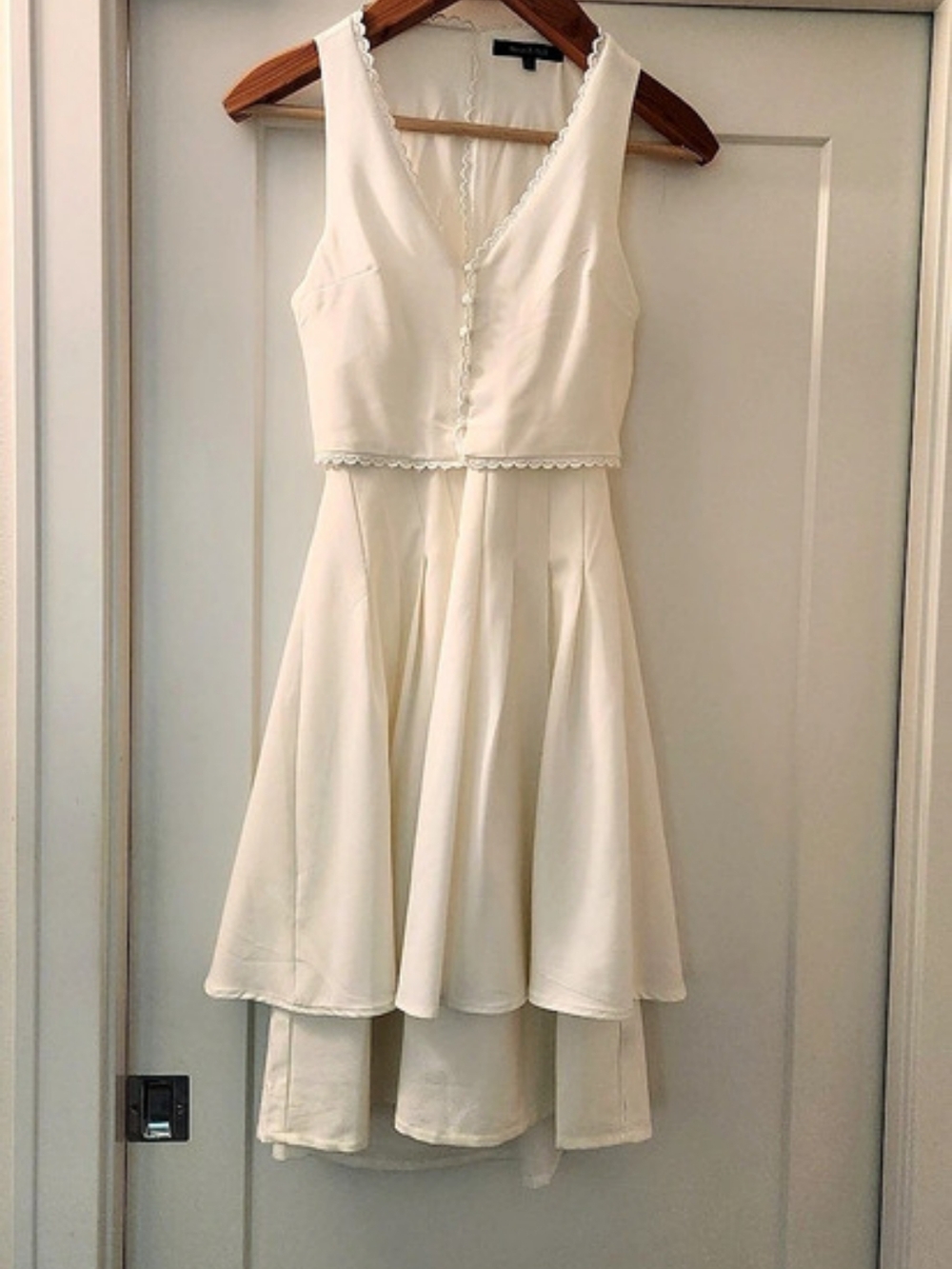 Strut & Bolt White Scalloped Trim Dress Size Small Like New